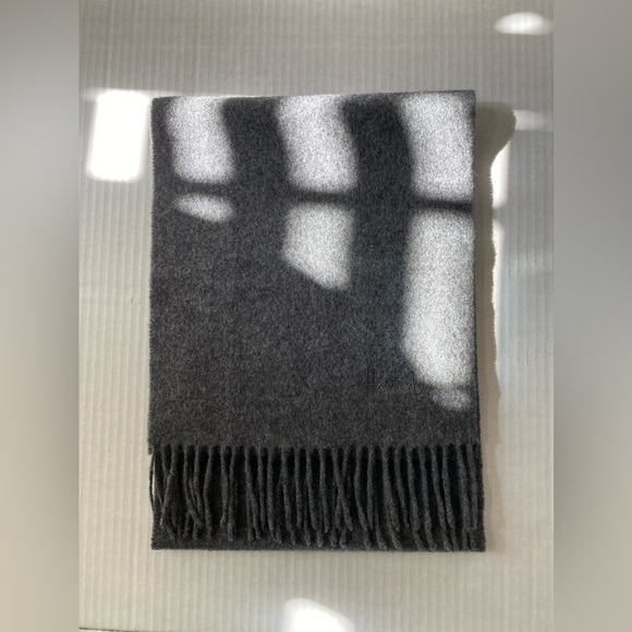 NWT VTG Harrods of London Lambswool Fringed Scarf Embroidered Logo Charcoal - Picture 4 of 10
